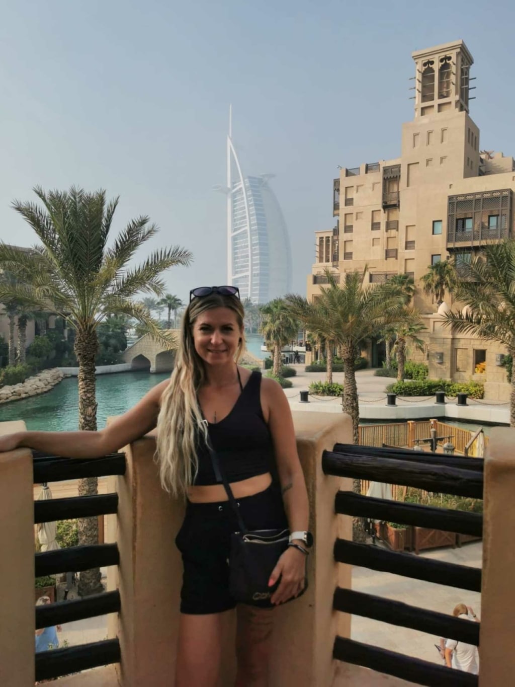 Yvonne, empleada de Hairdreams, está contenta con su estancia en Dubai.