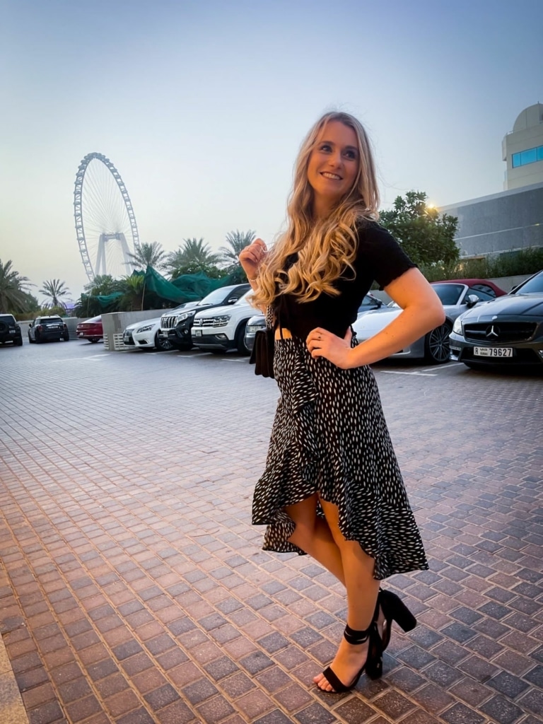 La vincitrice di un'extension Hairdreams con la sua nuova chioma a Dubai