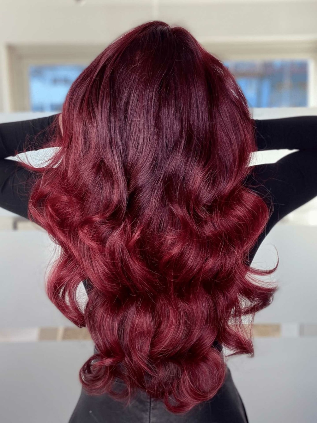 Haarverlängerung mit #INSPOS bei Frau mit roten, langen Haaren