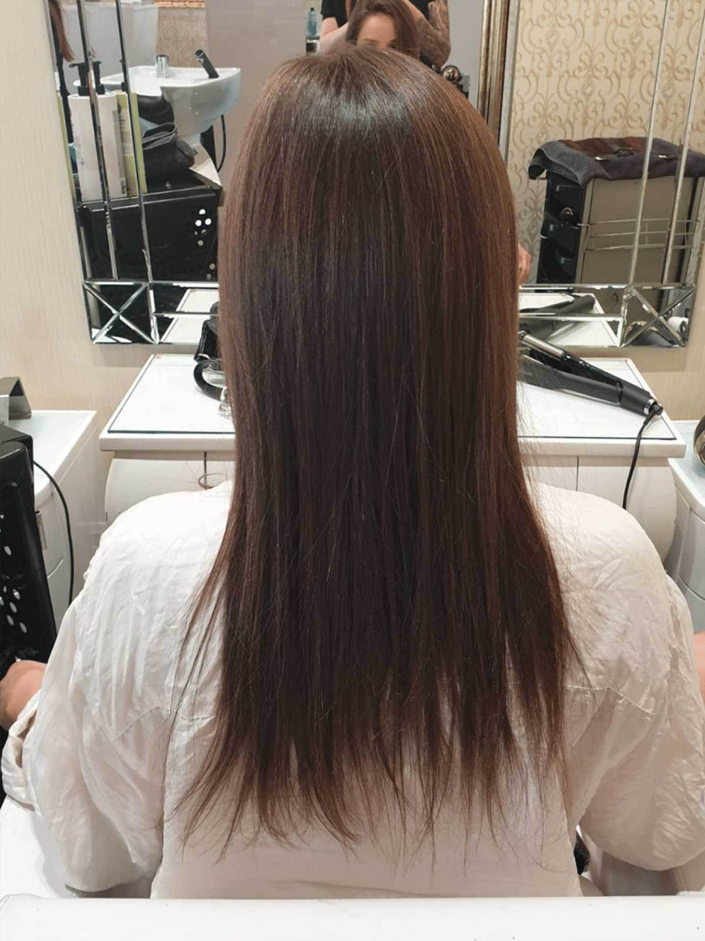 Vorher-Bild vor der Haarverdichtung mit Hairdreams bei einer Frau mit braunen Haaren