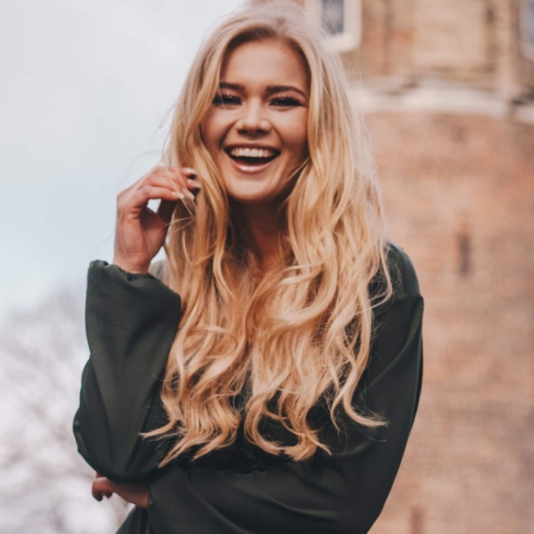 Smiling woman with a hair extension with Hairdreams extensions