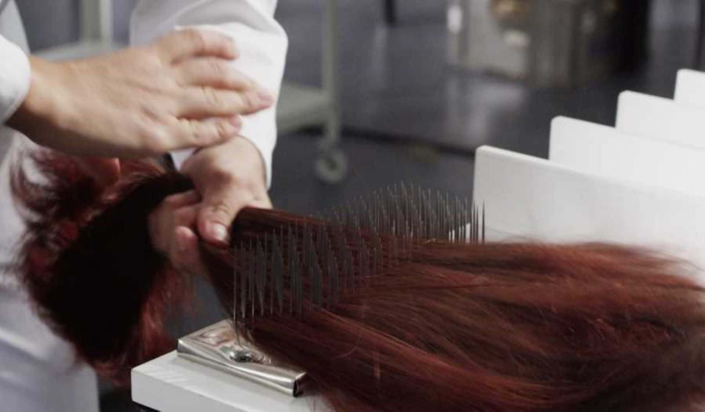 la qualité des cheveux sont analysés dans la manufacture Hairdreams