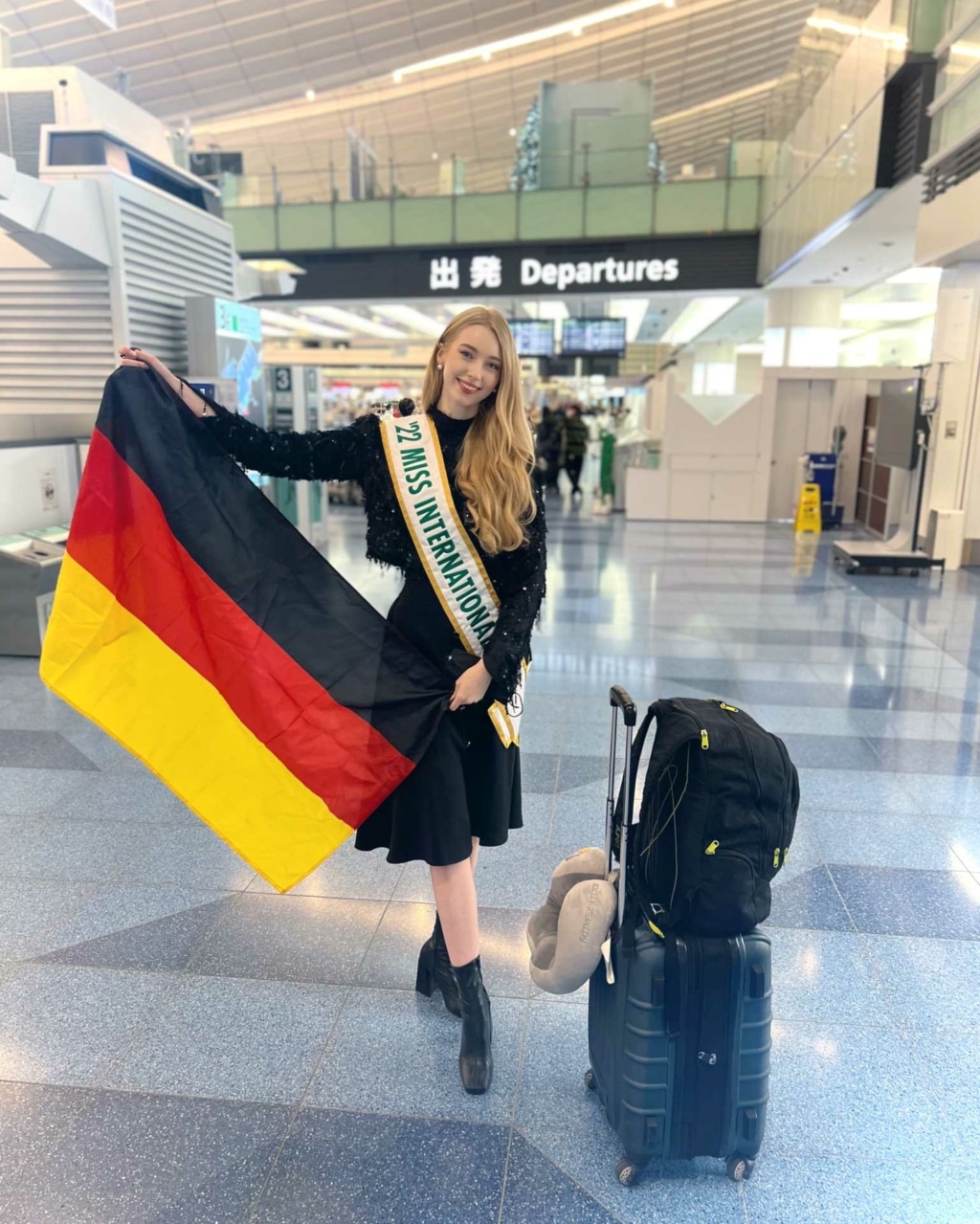 Frau mit Deutschlandflagge